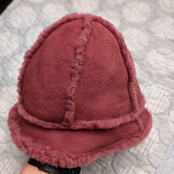 UGG Women`s Sheepskin Bucket Hat One Size Pink - Picture 12 of 15